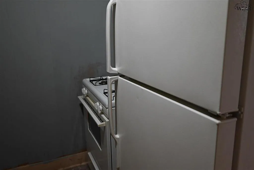 2406 Avenue D - 1 — Photo 3