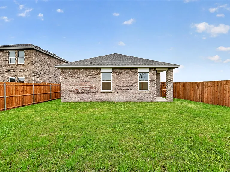 2128 Meadow Park Dr — Photo 15