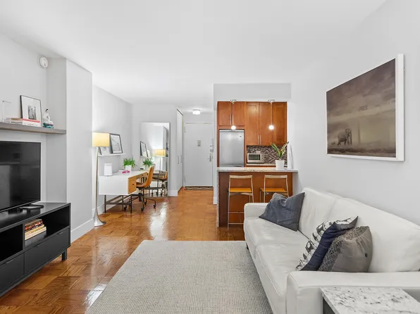 16 West 16th Street image 1 of 6