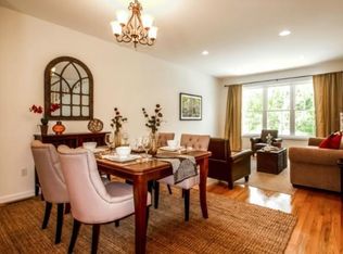 7 Oak Meadows Rd #202, Brookfield, CT 06804