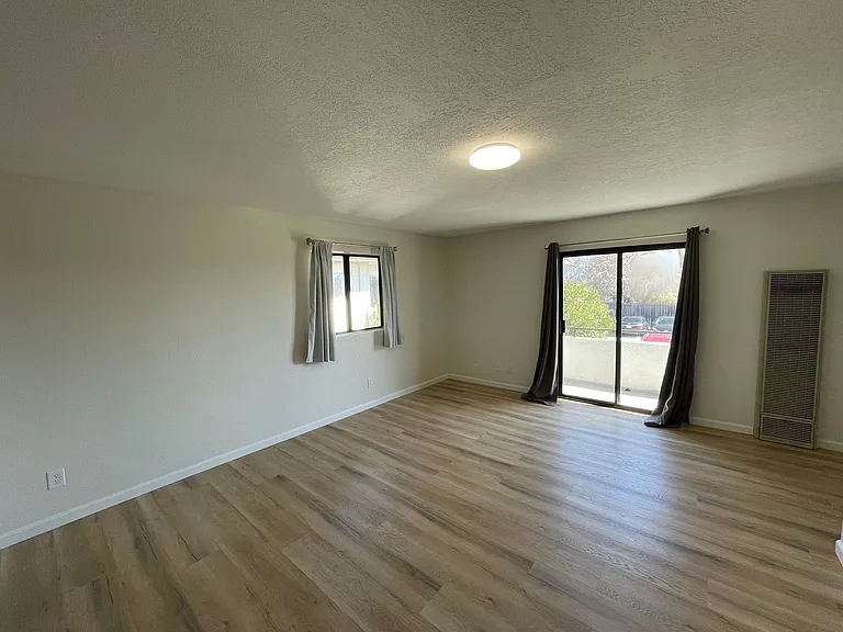 410 Ellwood Beach Dr — Photo 4