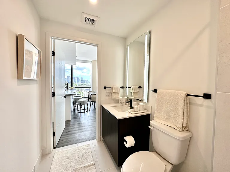 275 NW 25th St #B — Photo 16