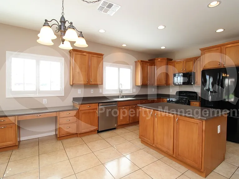 27105 N 52nd Ave — Photo 4