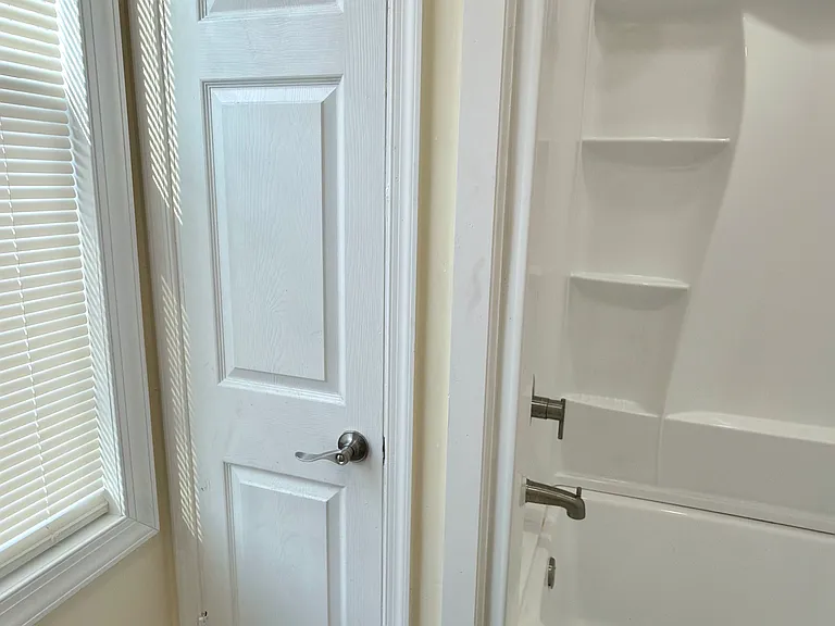 547 N Silk St — Photo 16