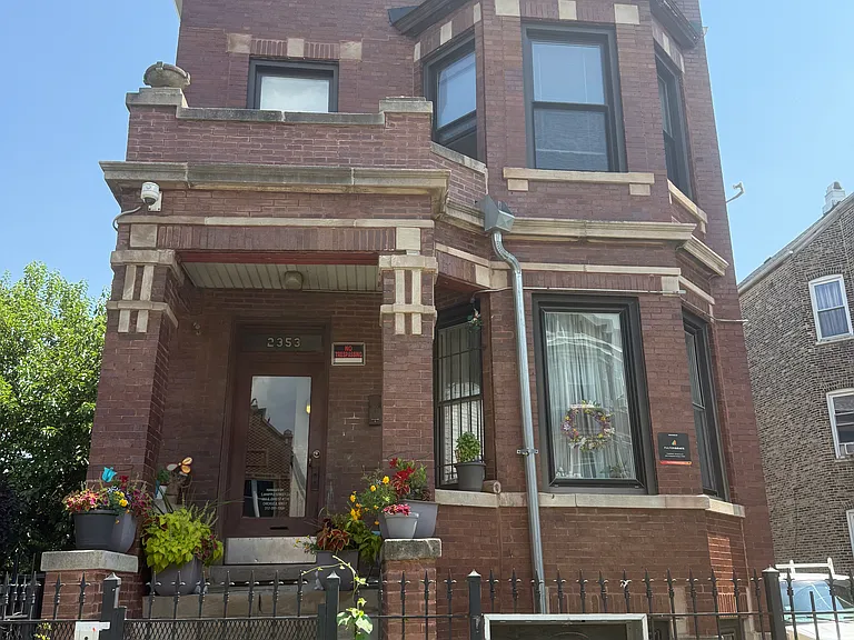 2353 S Whipple St #2F — Photo 29