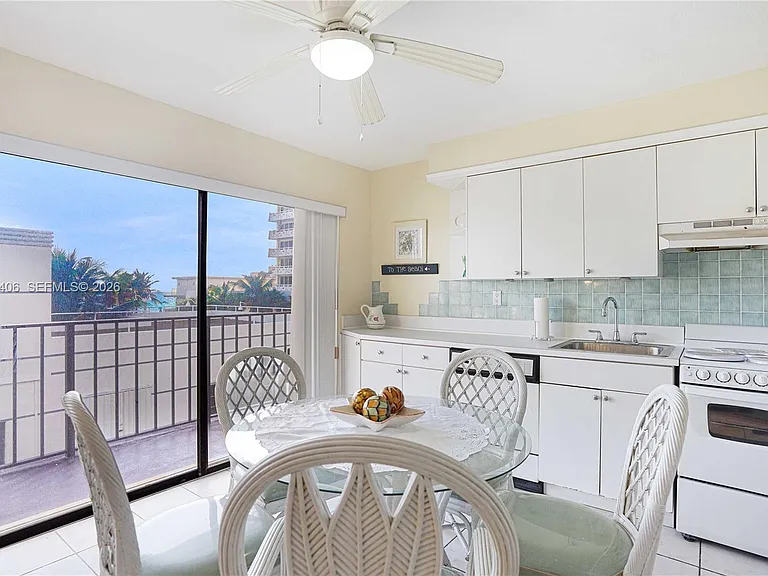 3215 N Ocean Dr #301 — Photo 14