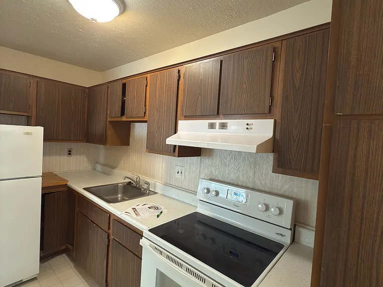 525 E Woodland St #C — Photo 8