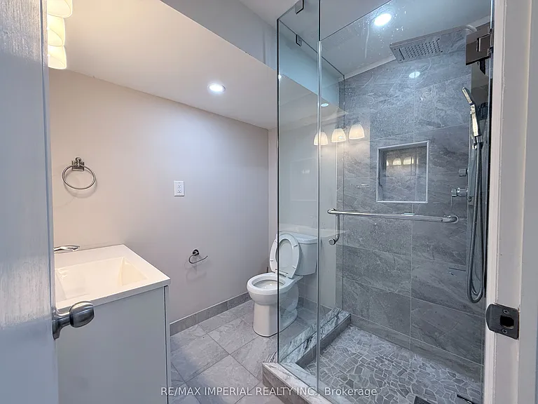 17 Deerwood Cres — Photo 15