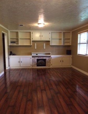 Living Room w/built-ins
