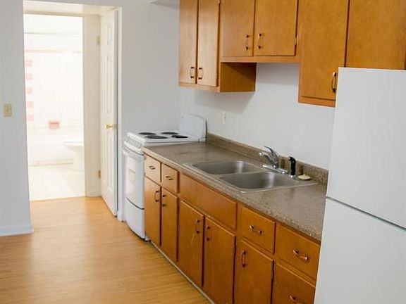 2nd image of 3141 Northwood Ave APT 11