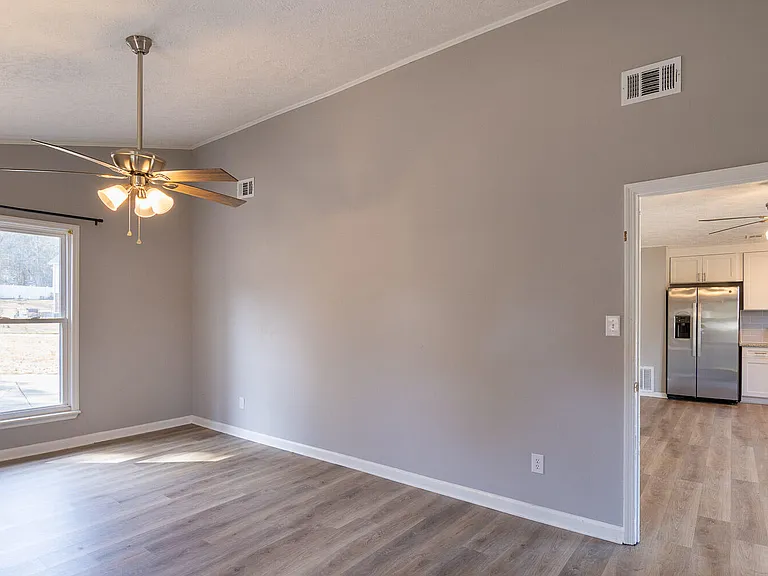 2115 Oakleaf Ct — Photo 10
