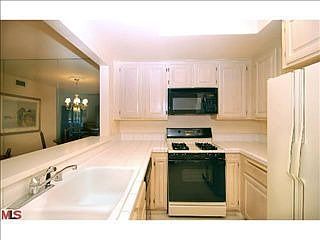 3rd image of 21650 Burbank Blvd Unit 306