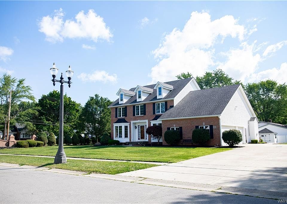 2nd image of 1 Rolling Woods Ln