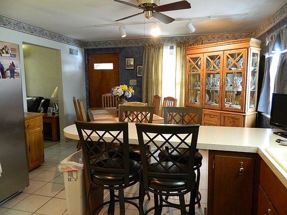 kitchen with breakfast bar