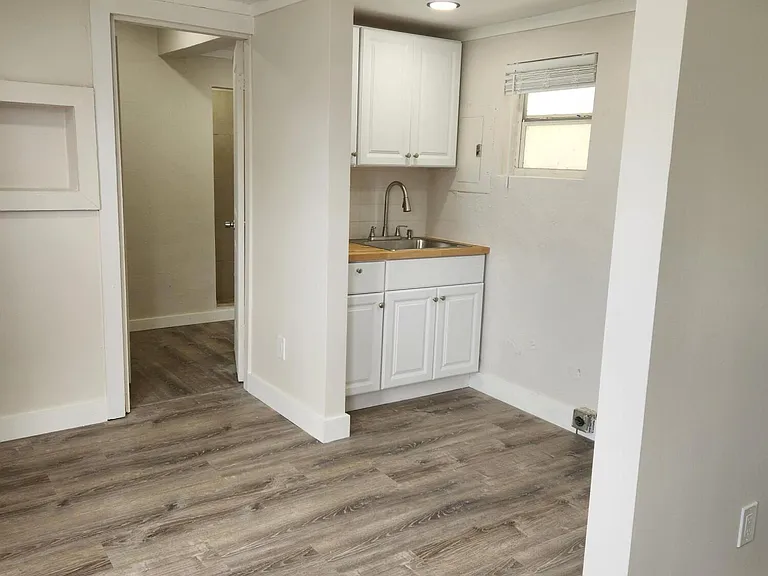 134 W 24th St #1 — Photo 3