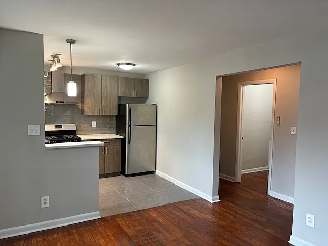 955 Greenwood Ave NE #6 — Photo 2