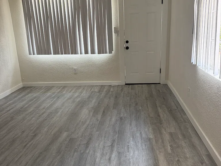 2531 E Water St — Photo 6