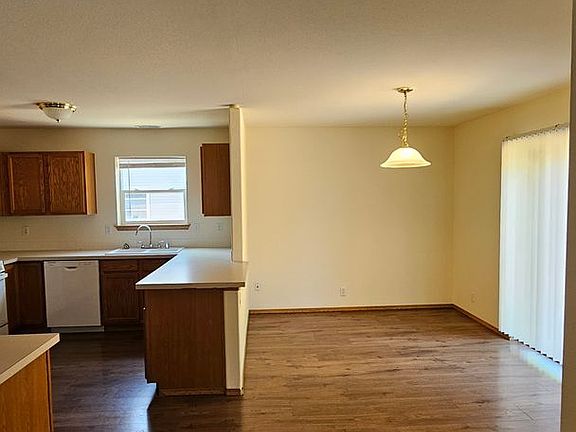 5th image of 11715 212th St E