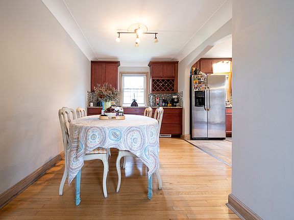 4th image of 3335 Polk St NE