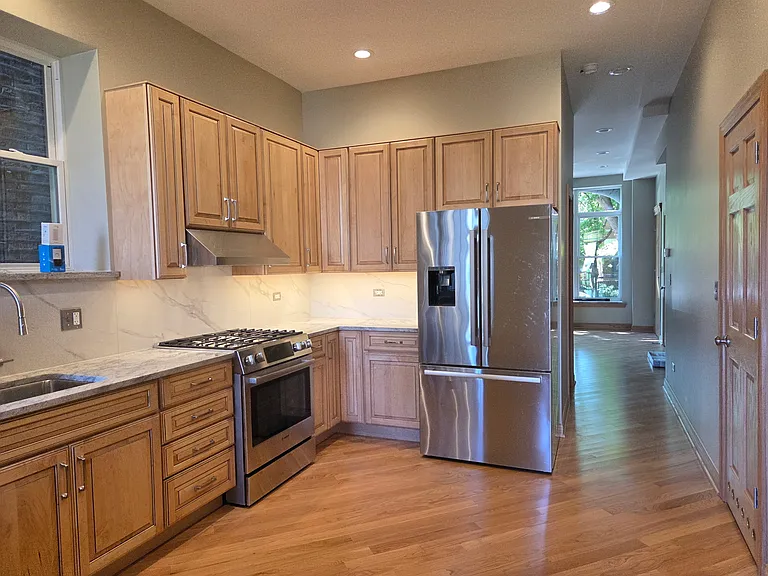 1909 N Sheffield Ave #1 — Photo 4