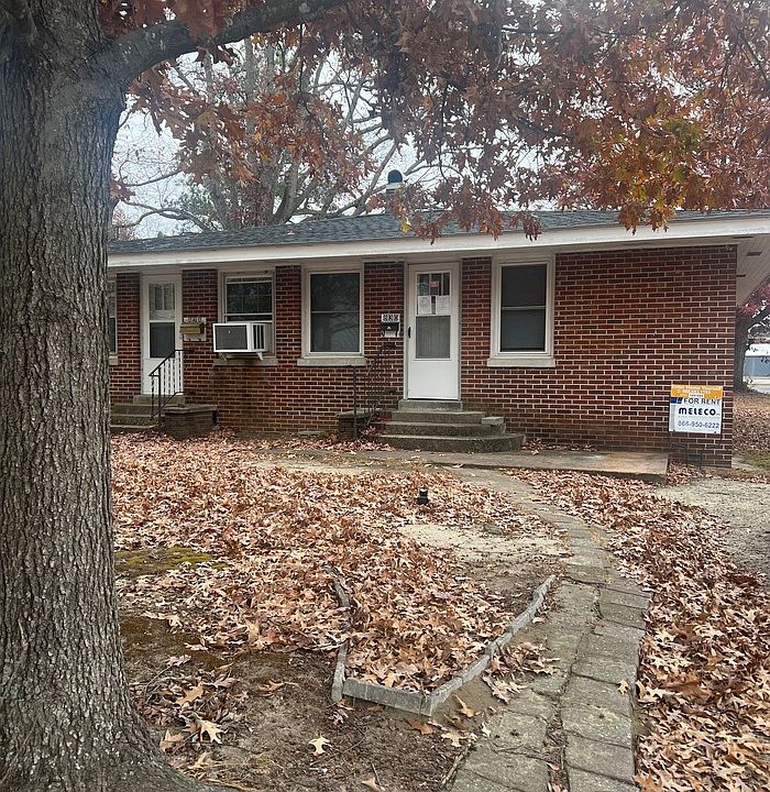 1st image of 830 Madison St