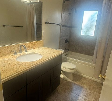 4th image of 12881 Spring St
