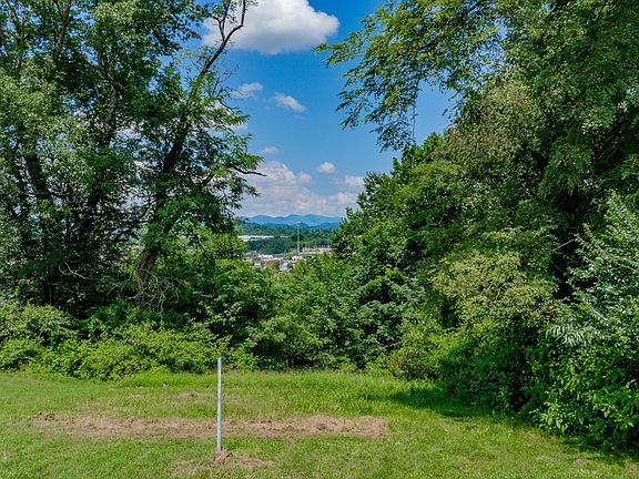 2nd image of 2424 Overlook Rd
