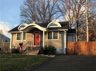31 Tappen St, Avenel, NJ 07001
