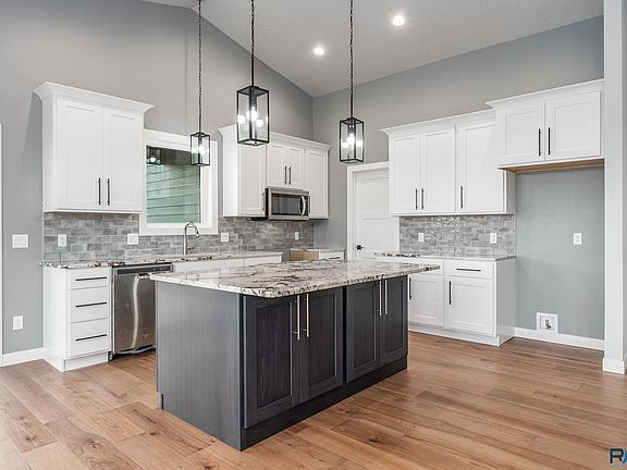 2nd image of 810 Johnson Creek Court Ct
