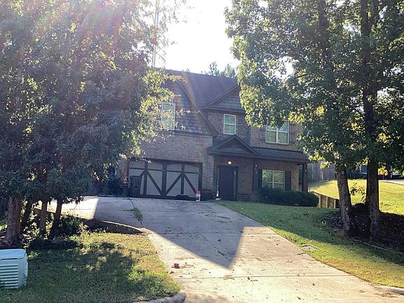 3rd image of 172 Solamere Ln