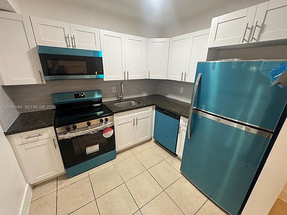 2nd image of 820 NE 141st St
