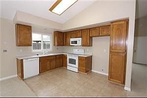 4th image of 70 Suntrail Cir