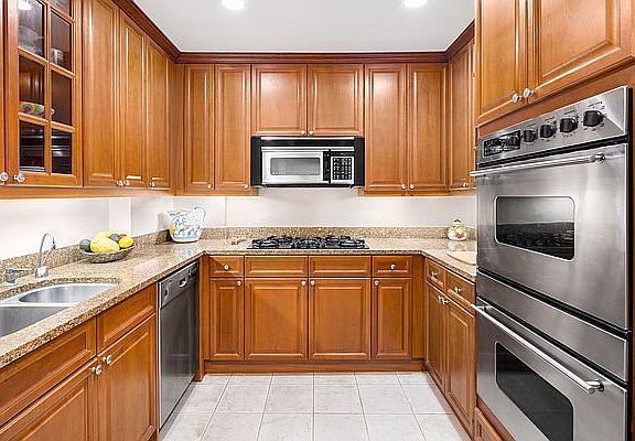 3rd image of 90 E End Ave APT 3C