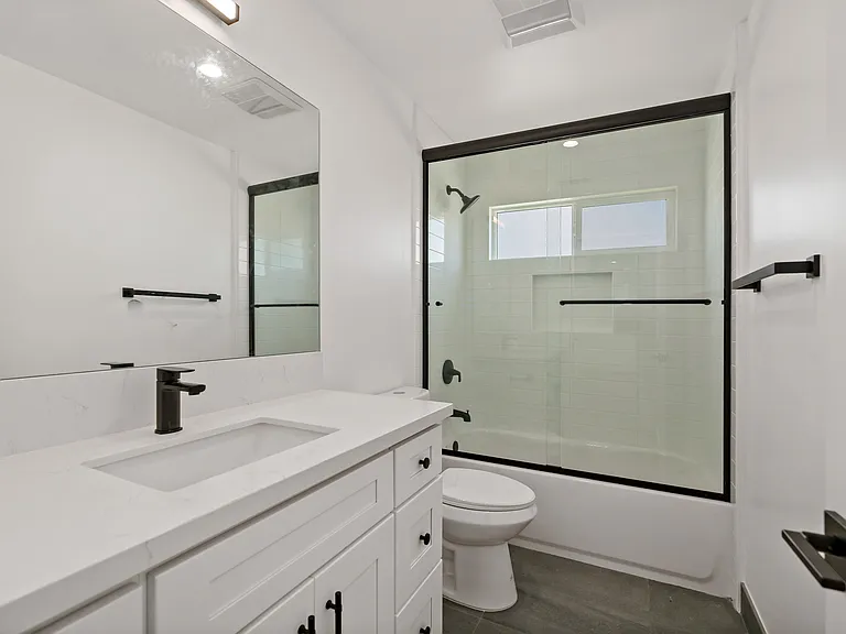 2729 Frankel St #1/2 — Photo 25