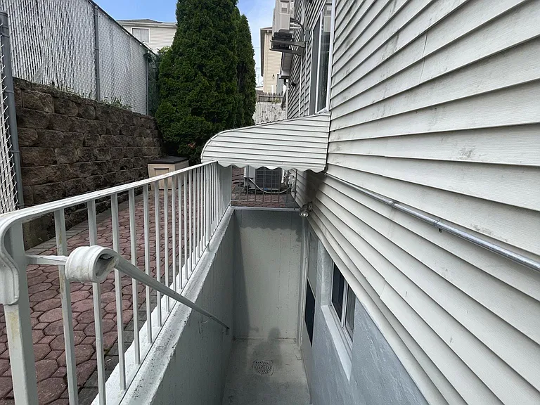 77 Graves St — Photo 23