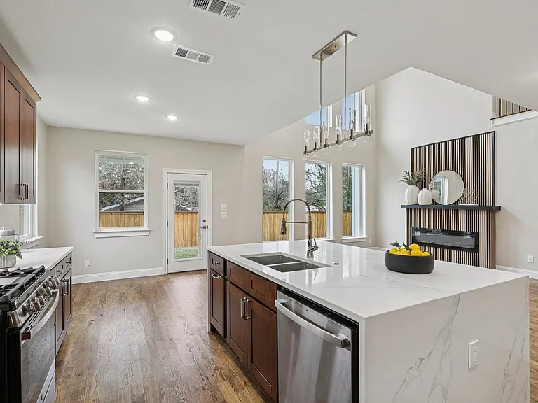 1713 Highland Dr W — Photo 9