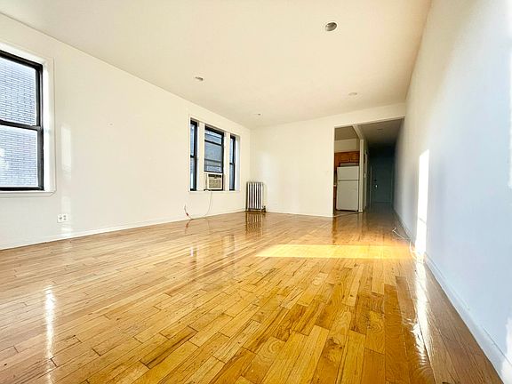 2nd image of 21 Central Park N #43