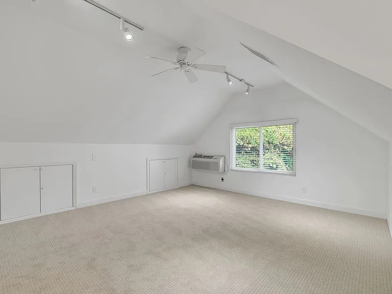 221 Adams Ct — Photo 35