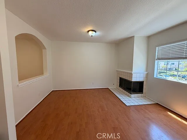 3 bed, 2.5 bath, 1721 sqft, $4,500 — Photo 4