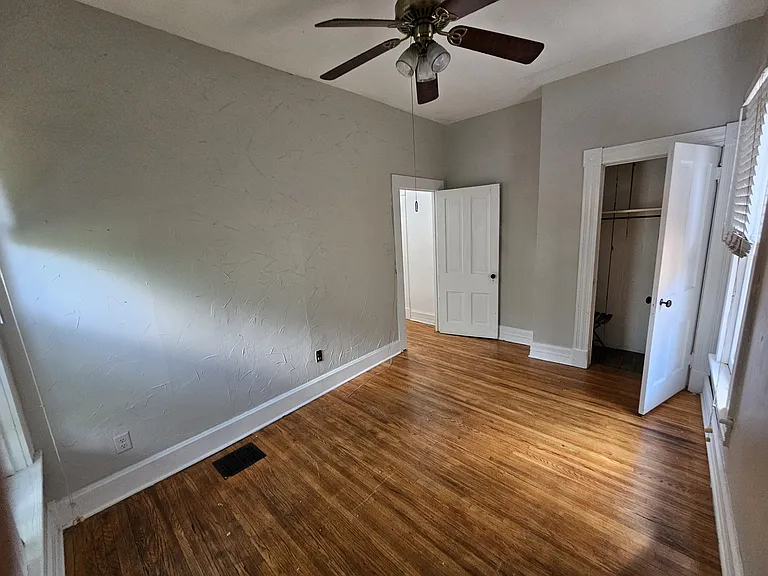 Corner view of the secondary bedroom.