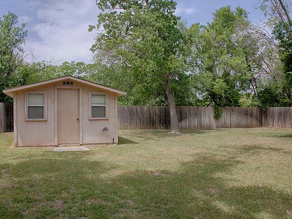 4th image of 1004 Highland Dr