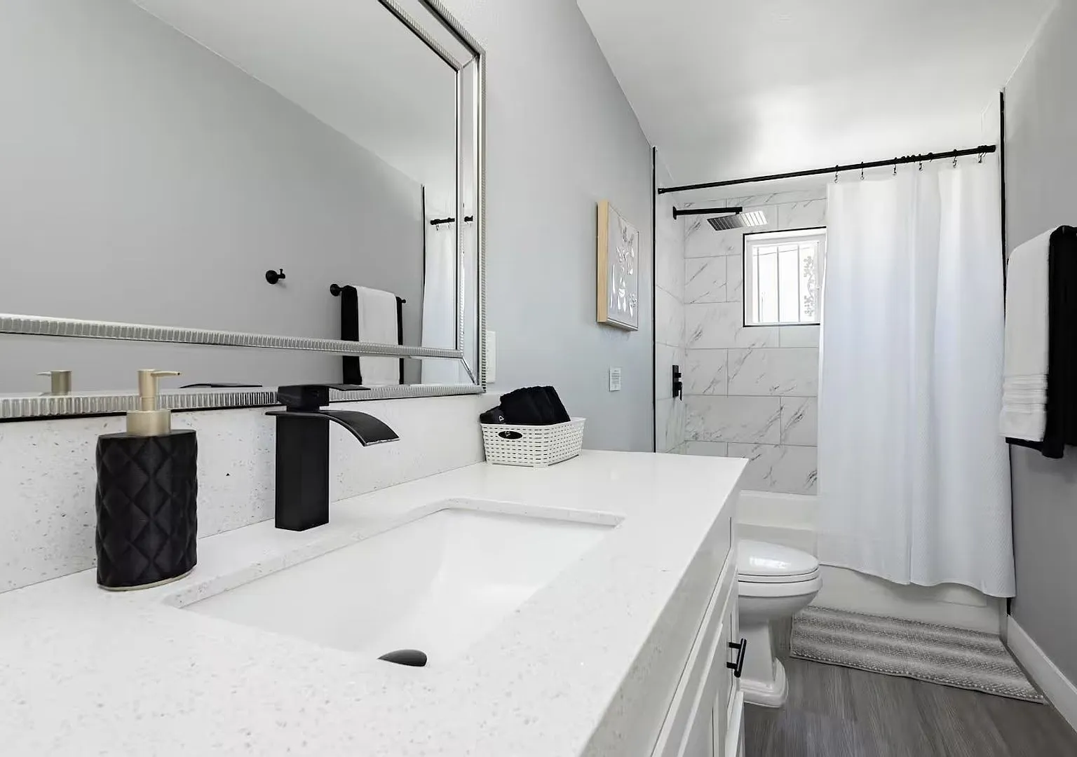 Move-In Ready 3-Bedroom Home in Prime Central Las Vegas — Photo 3