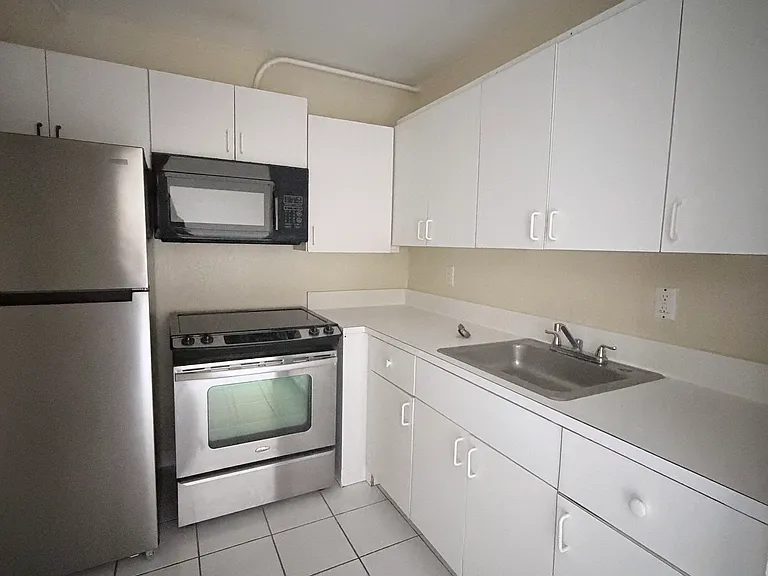 Deerfield Beach Apartments — Photo 10