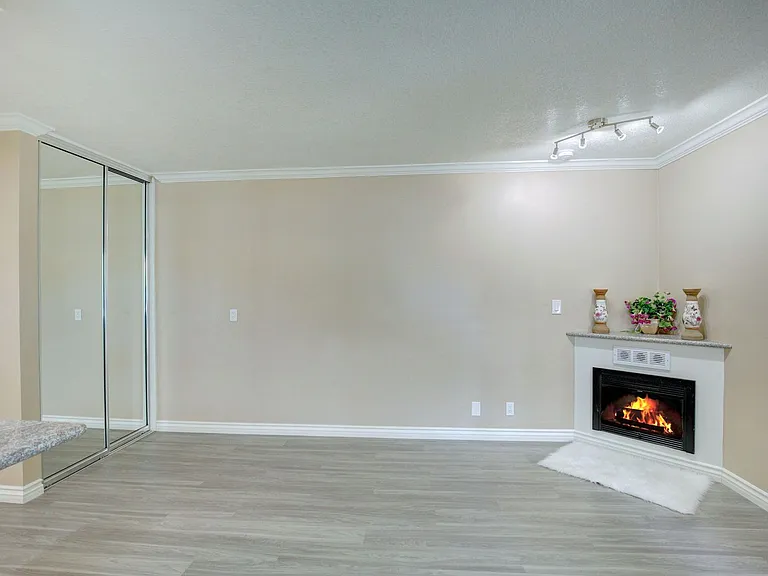 812 W Huntington Dr — Photo 13