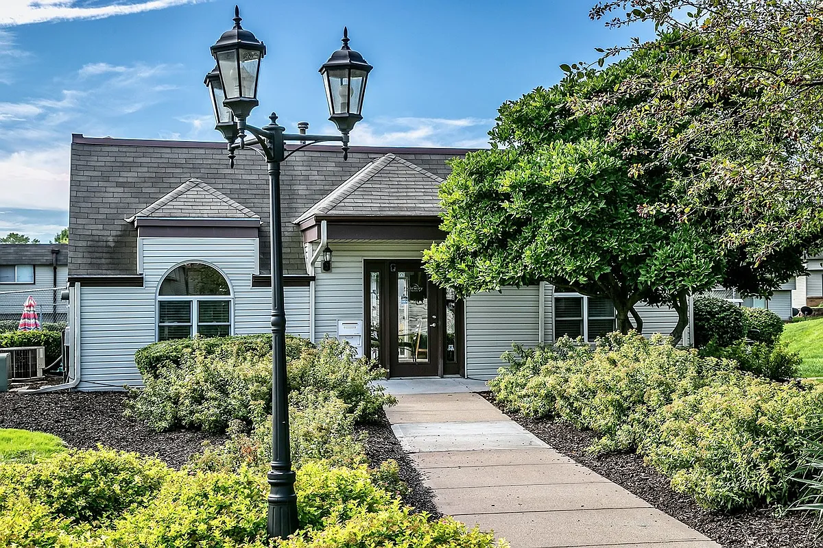 Building Photo - The Fairway