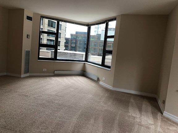 5th image of 401 E Ontario St APT 402