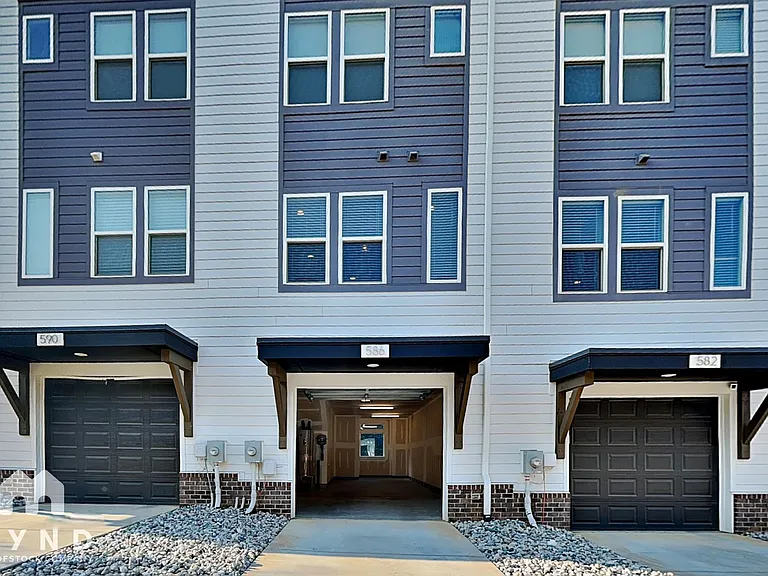 586 W End Dr — Photo 21