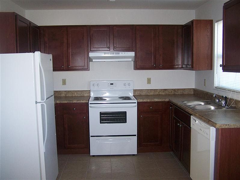 2nd image of 406 Prairie Hill Ct