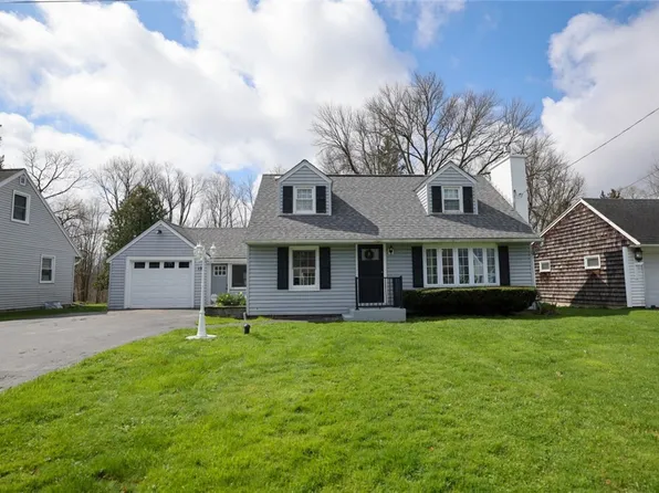 121 Green Acres Dr, Liverpool, NY 13090