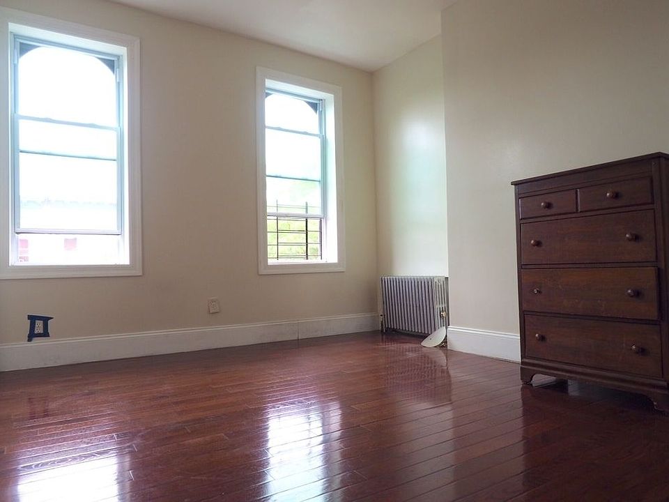 2nd image of 398 Stanhope St #3